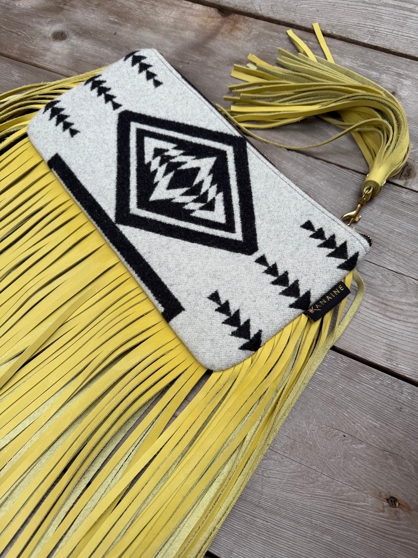 City Clutch - XL Walking Rock